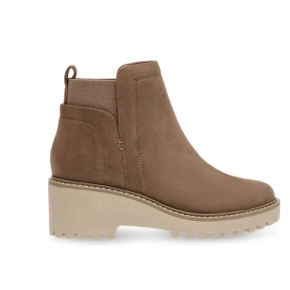 New DV by Dolce Vita Rielle Lug Sole Chelsea Boot Beige Women size 7 - Picture 1 of 8